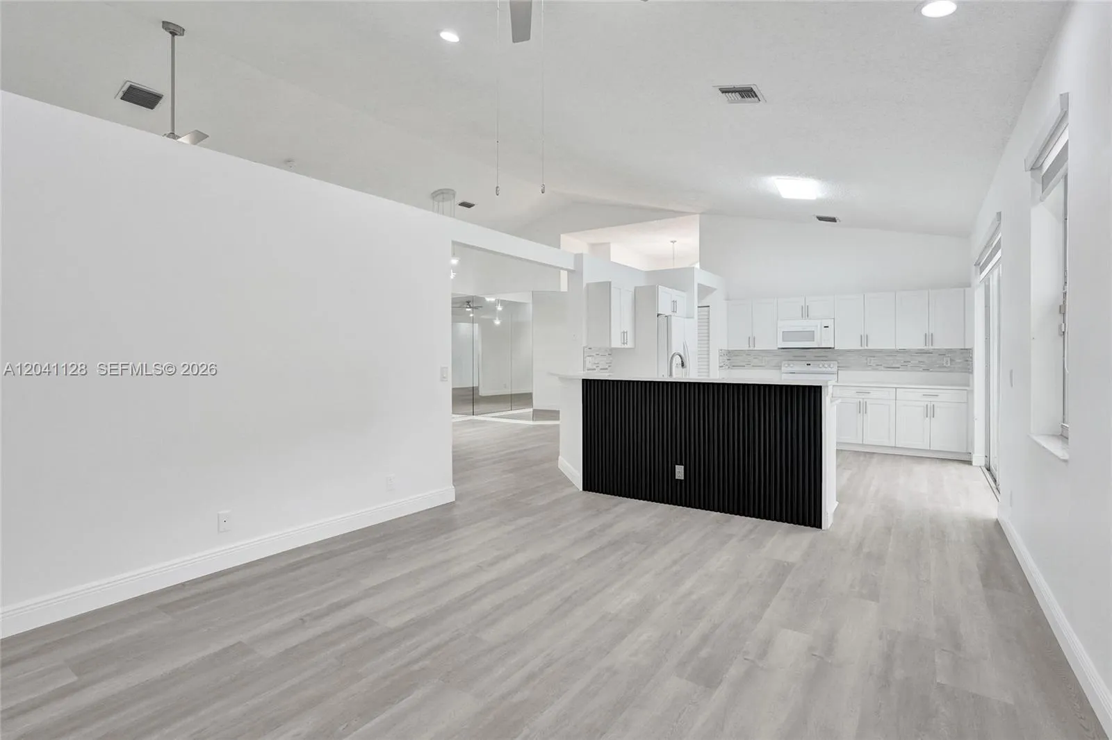 Informal dining/breakfast/family room