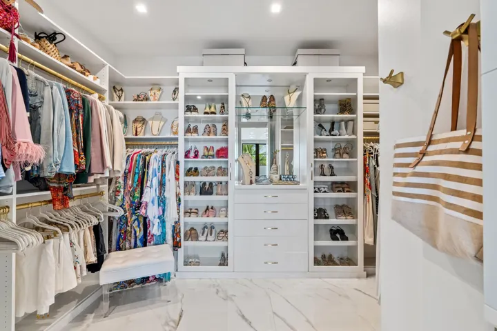 PRIMARY_CLOSET low