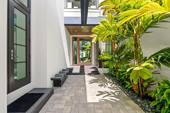 FRONT_DOOR