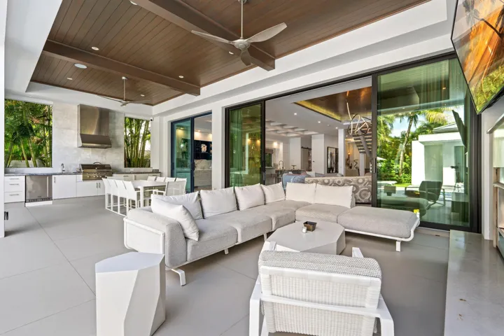 LOGGIA_TO_SUMMER_KITCHEN