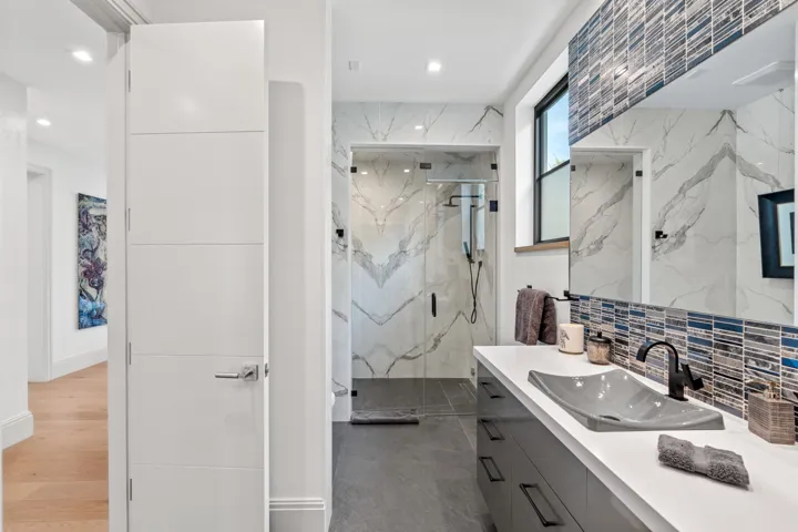BATHROOM_3_SHOWER