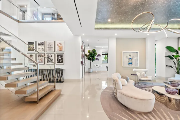 LIVING_ROOM_STRAIGHT
