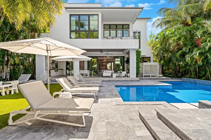 POOL_TO_LOGGIA