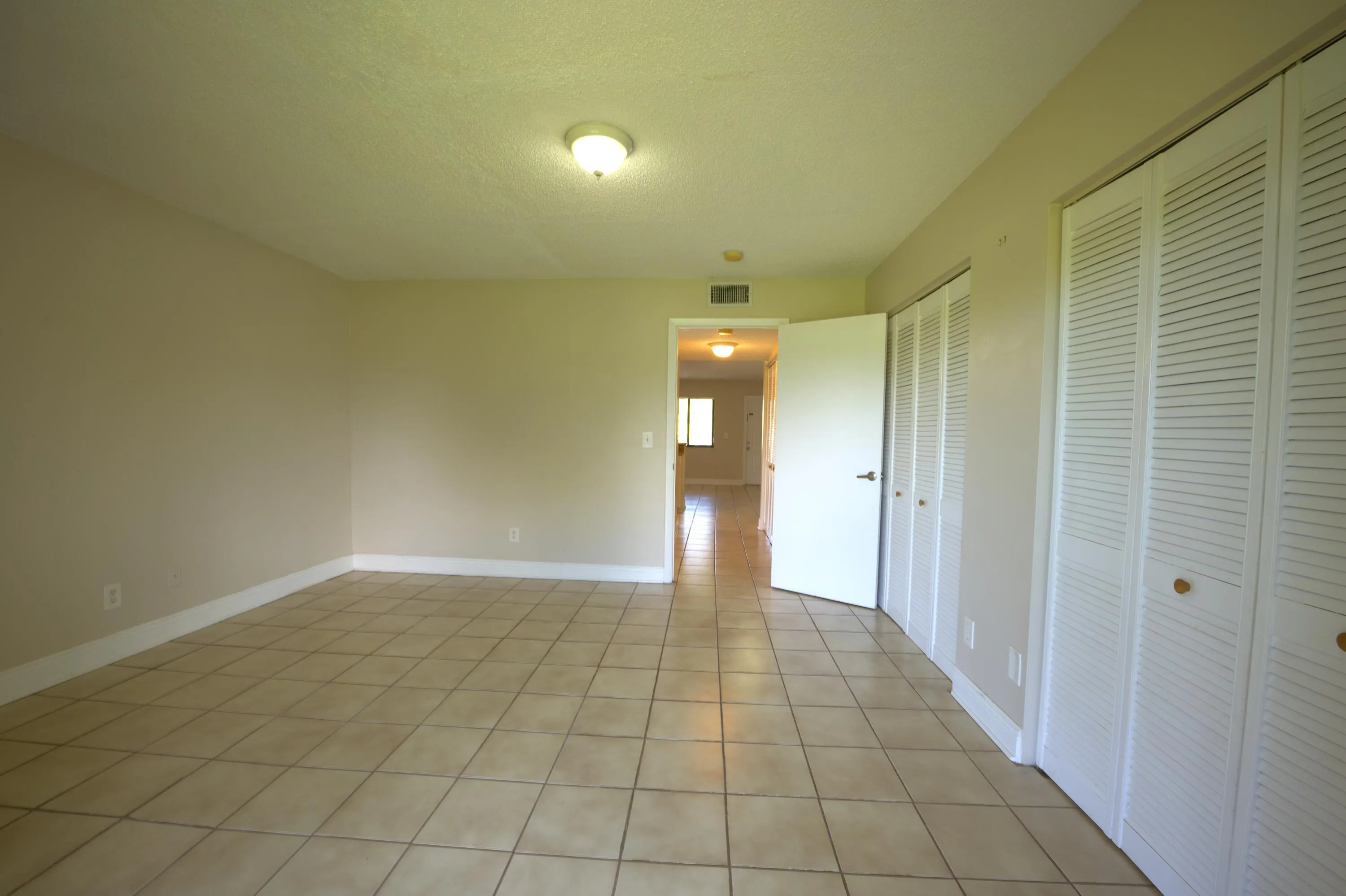 1523 bedroom photo 2