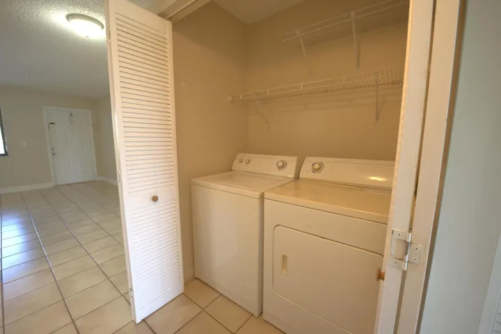 1523 laundry closet