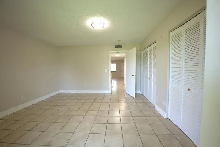 1523 bedroom photo 2