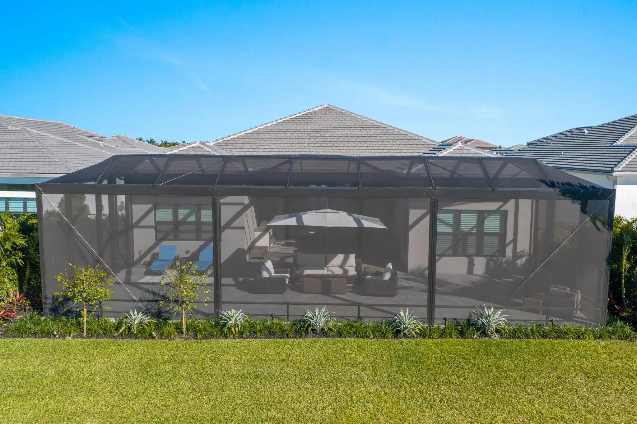 Fully-screened patio