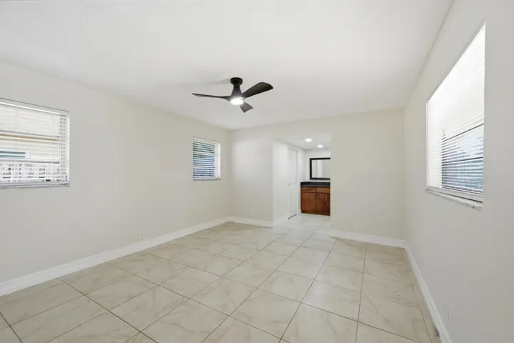 23_primary bedroom
