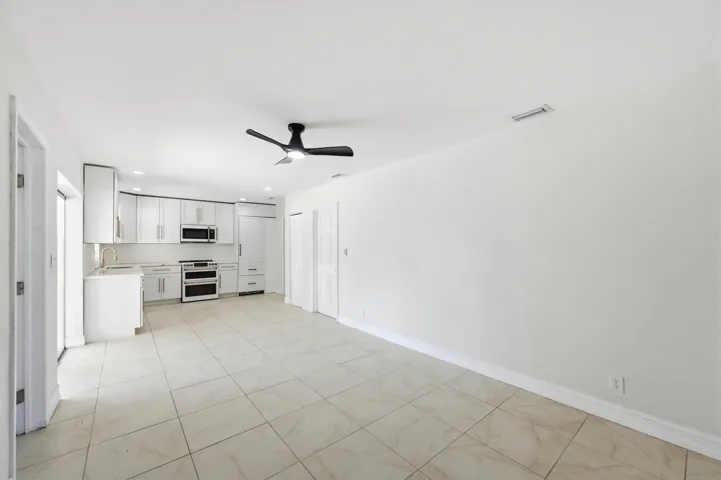 20_family room