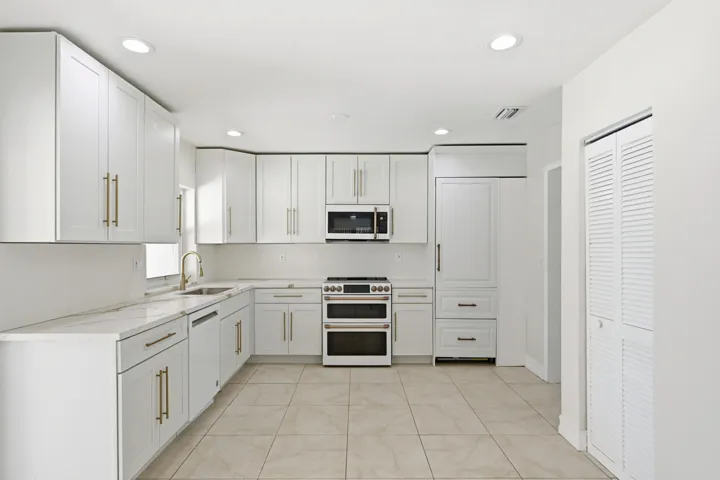 ACCESS TO PATIO FROM KITCHEN