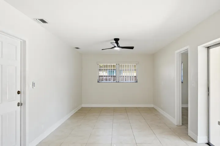 22_family room