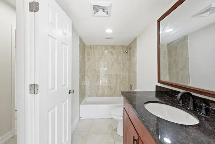 36_bathroom 2