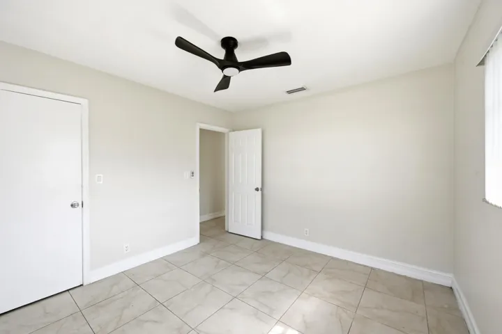 41_bedroom 4