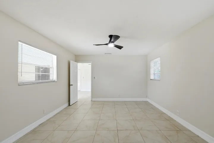 25_primary bedroom