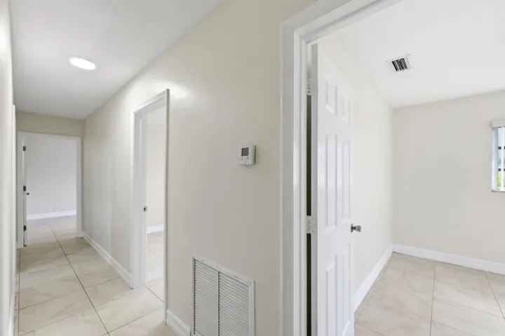 11_hallway