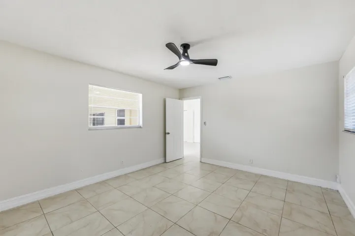 31_primary bedroom