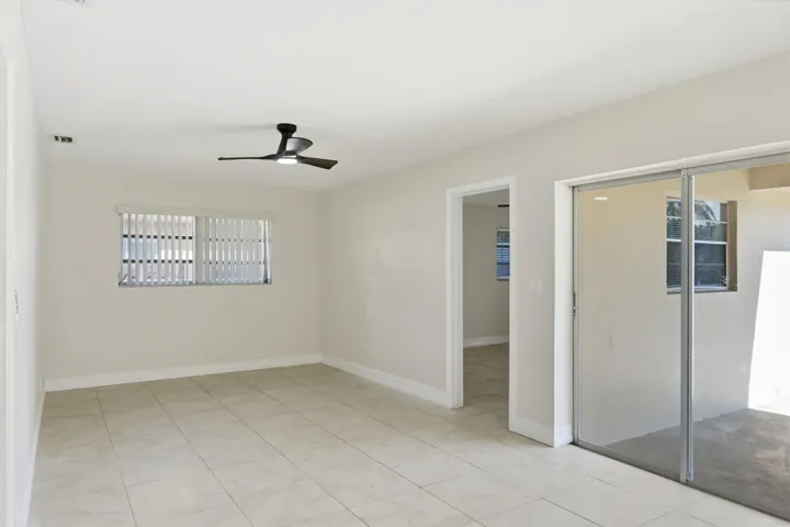 21_family room