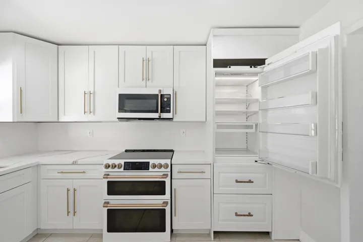 KITCHEN PANTRY