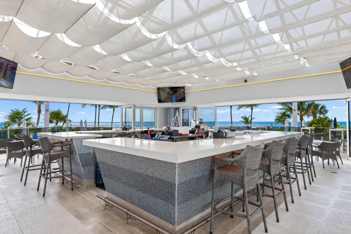 Outdoor Bar