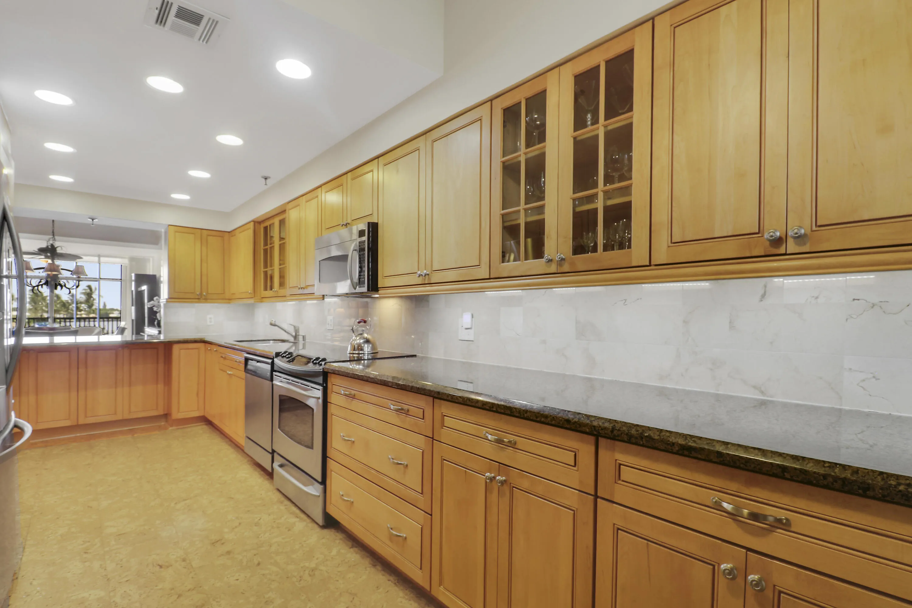 Kitchen/Maple Cabintry