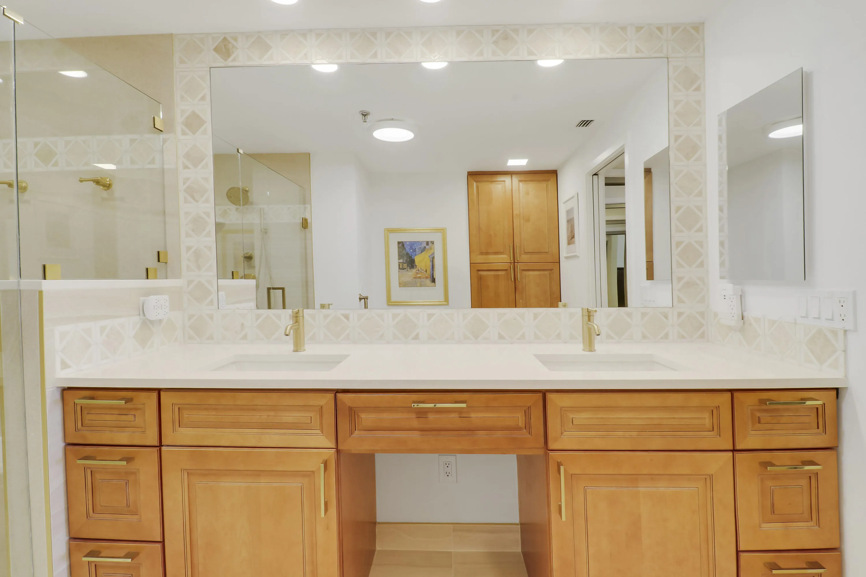 Dual Sinks Primary Bath