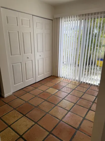 Eat-in kitchen. Laundry closet.