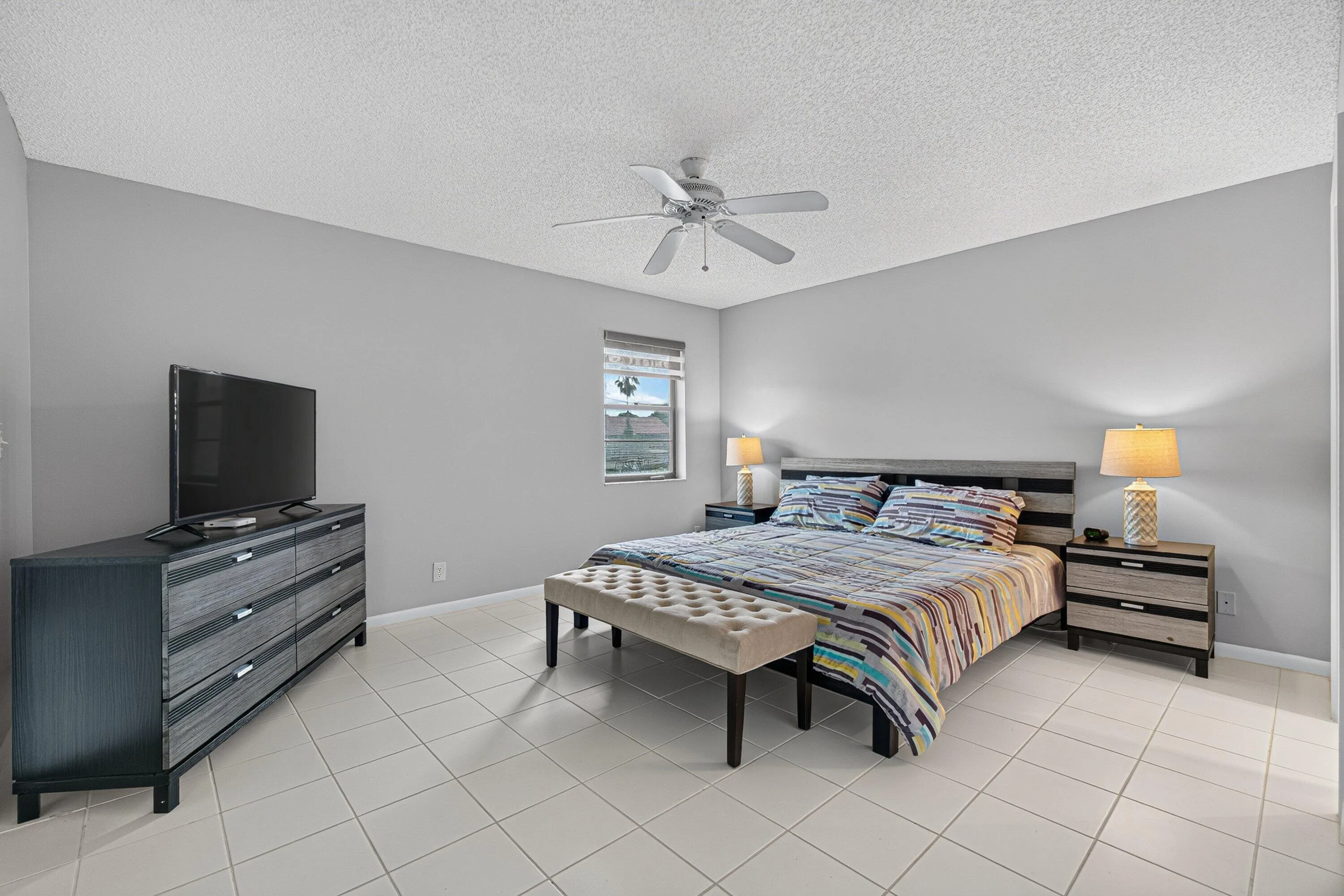 037-10223NorthCircleLakeDrive-201-Boynto