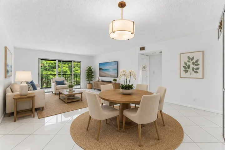 Living Area (Virtually Staged)