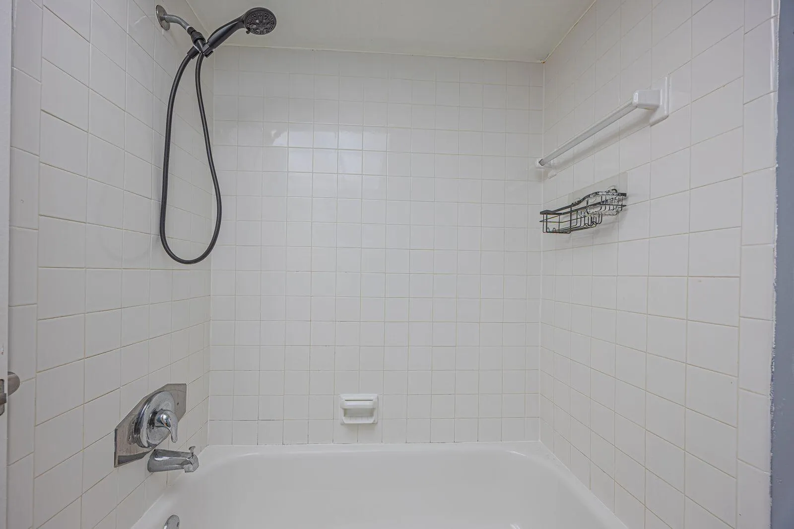 9940 SW 8th St (Shower)