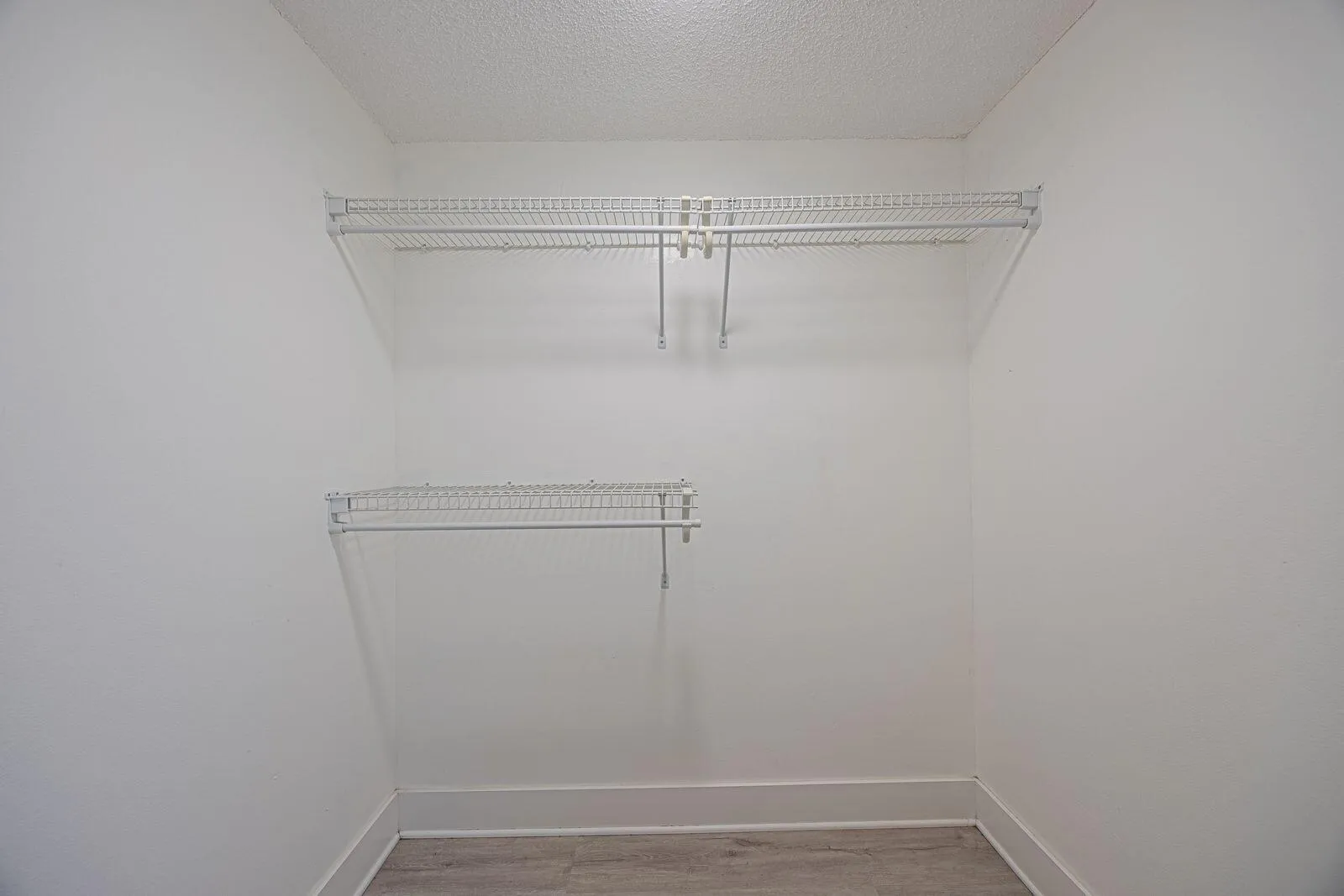 9940 SW 8th St (Closet)