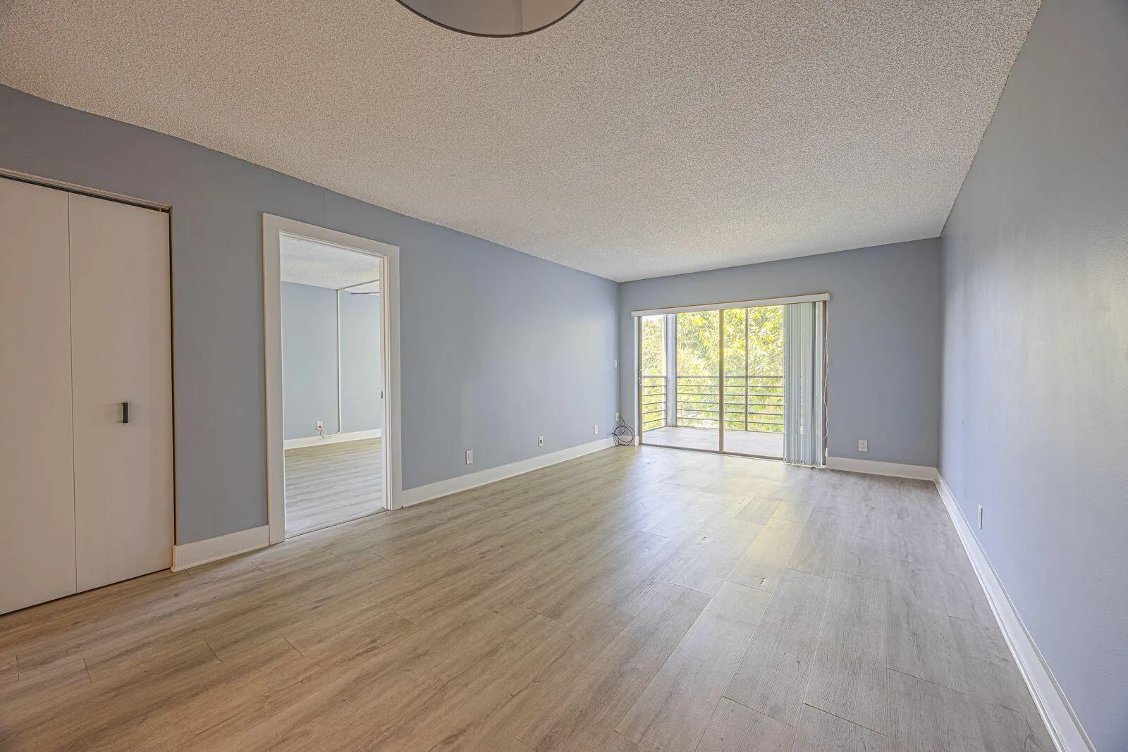 9940 SW 8th St (Living Rm2)