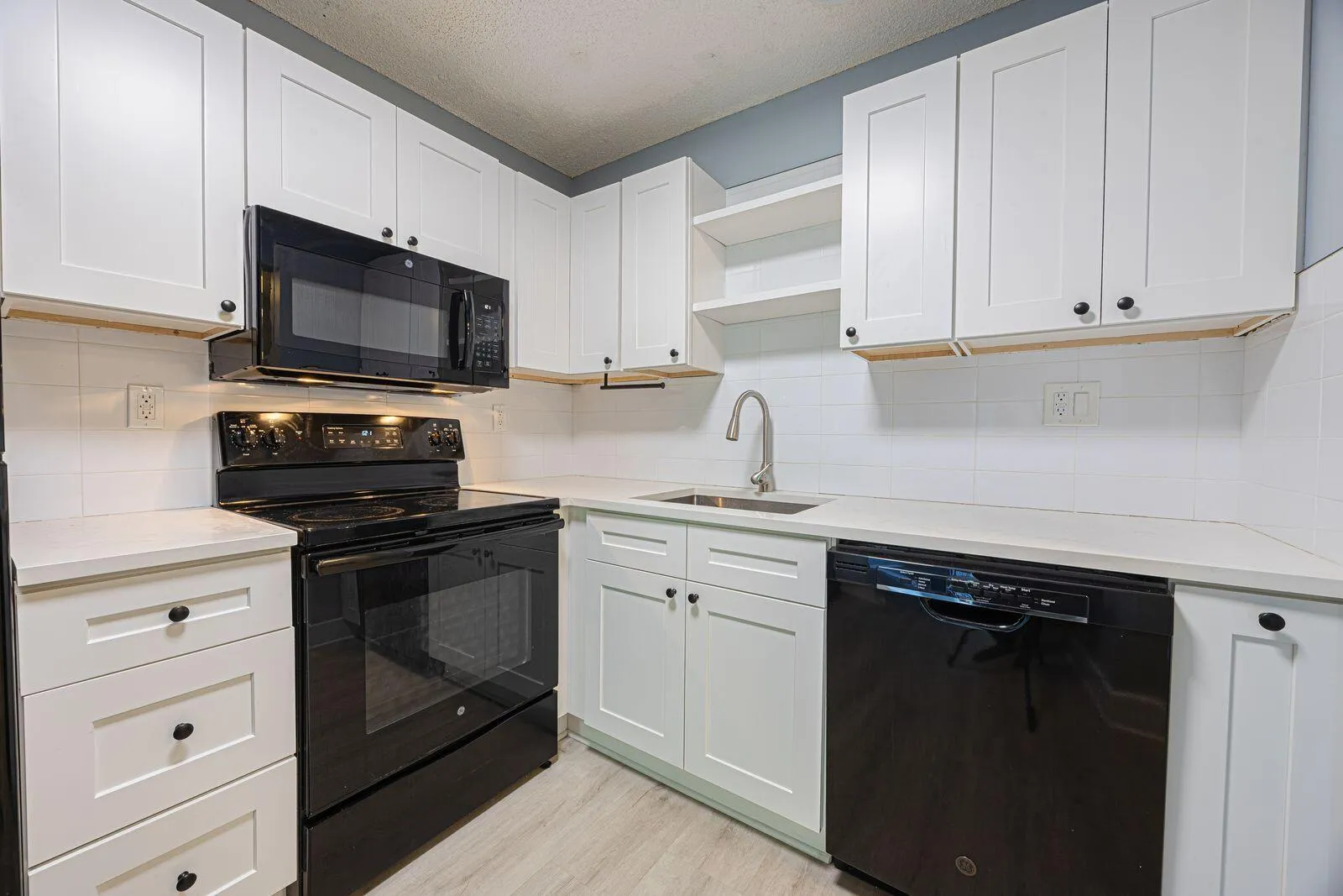 9940 SW 8th St (Kitchen2)