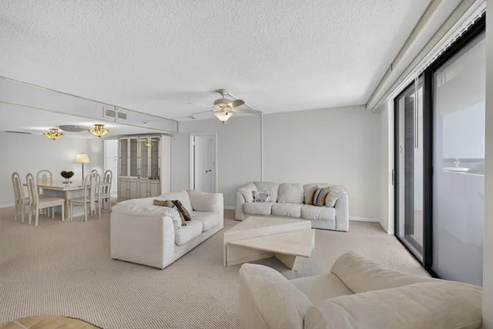 Versatile open floor