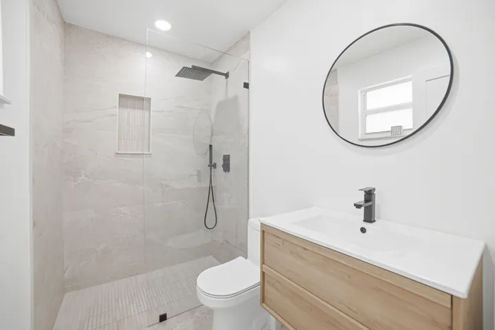 Bedroom2-Bathroom