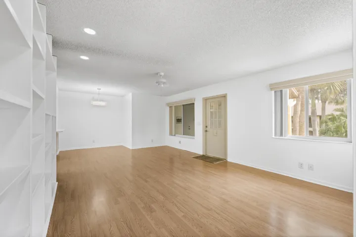 313 Pine Ridge Cir, C2