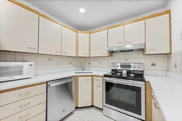 313 Pine Ridge Cir, C2