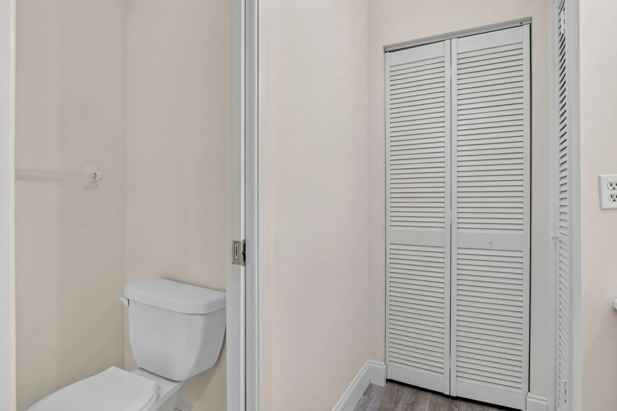 1/2 Bathroom