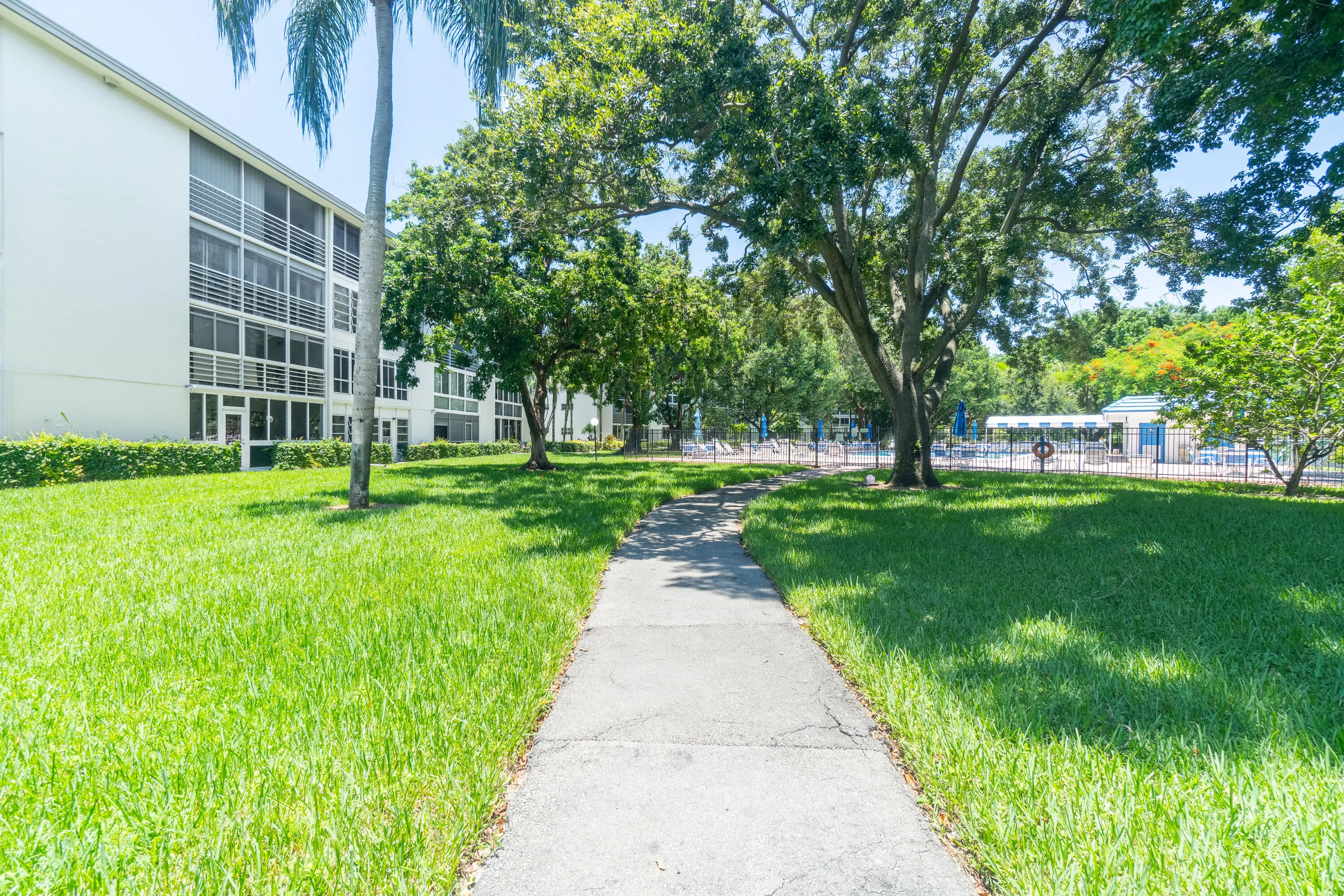 path to pool