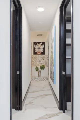 284 NE 7th Street-0479