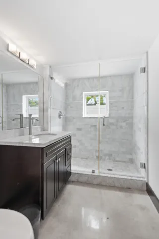 284 NE 7th Street-0766