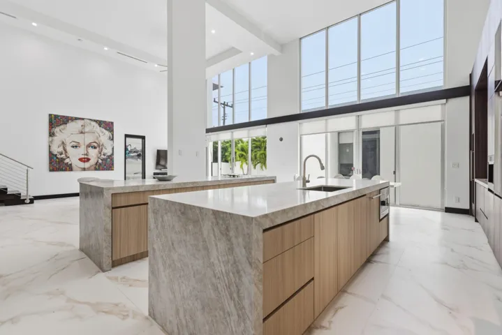 284 NE 7th Street-0346