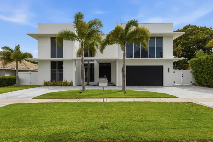 284 NE 7th Street-0836