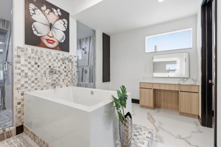 284 NE 7th Street-0514