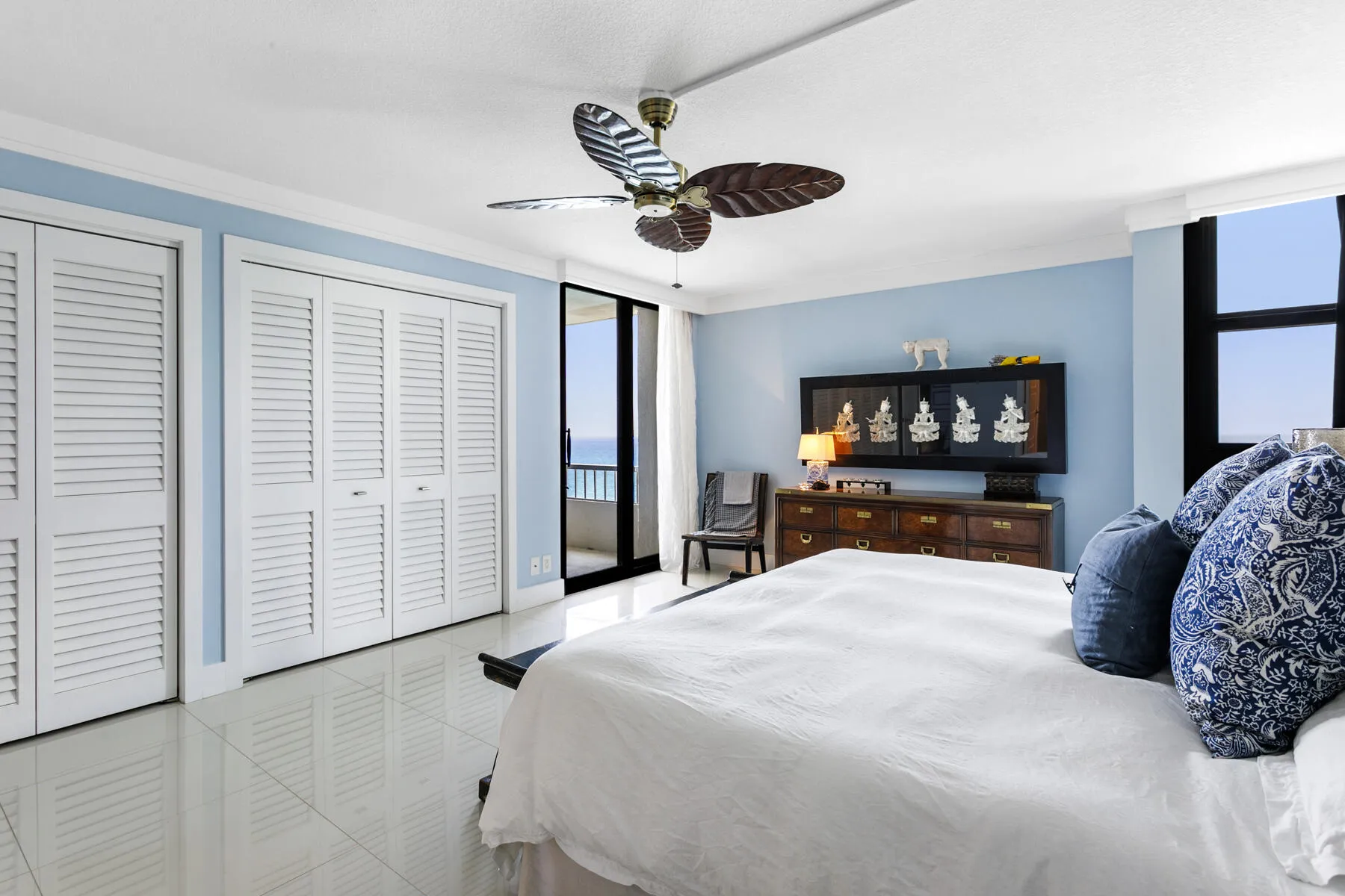 Master bedroom pic 2