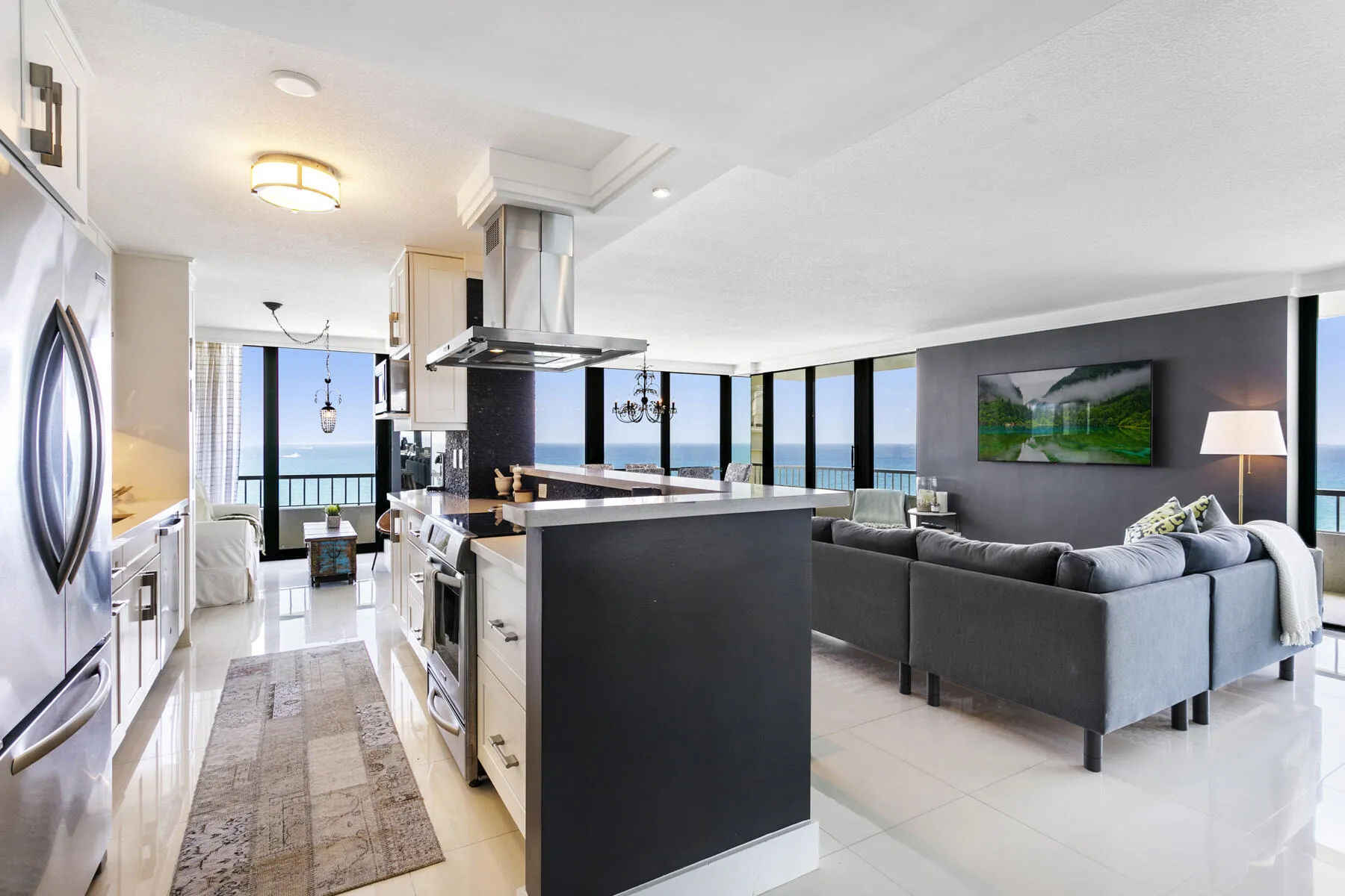 Kitchen-Living room open floor plan