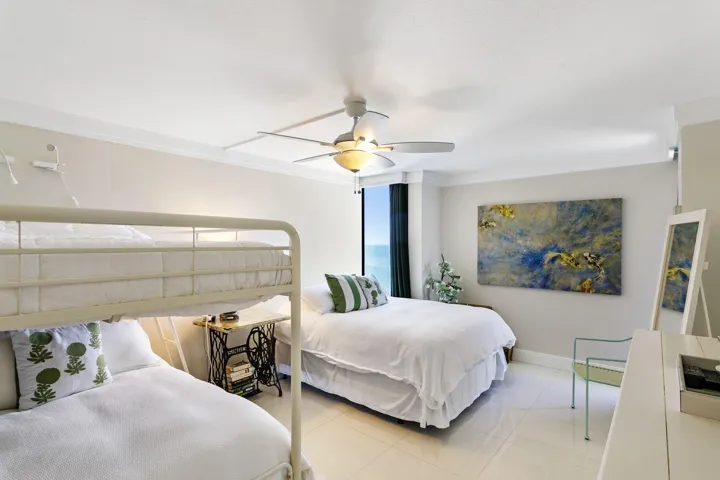 Guest bedroom pic 2