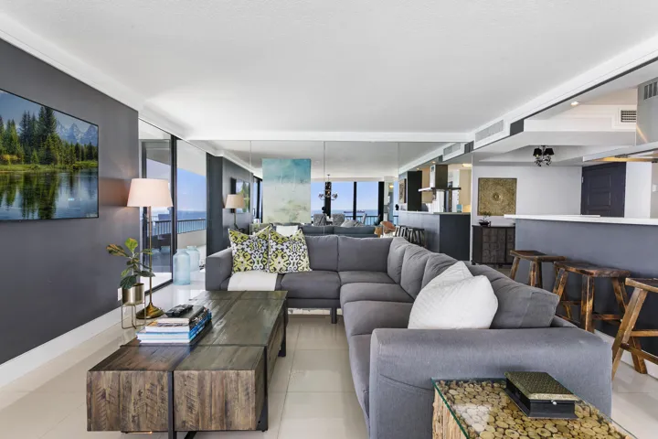 Living room pic 4