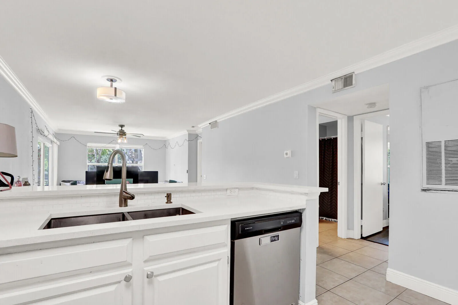 OPEN KITCHEN
