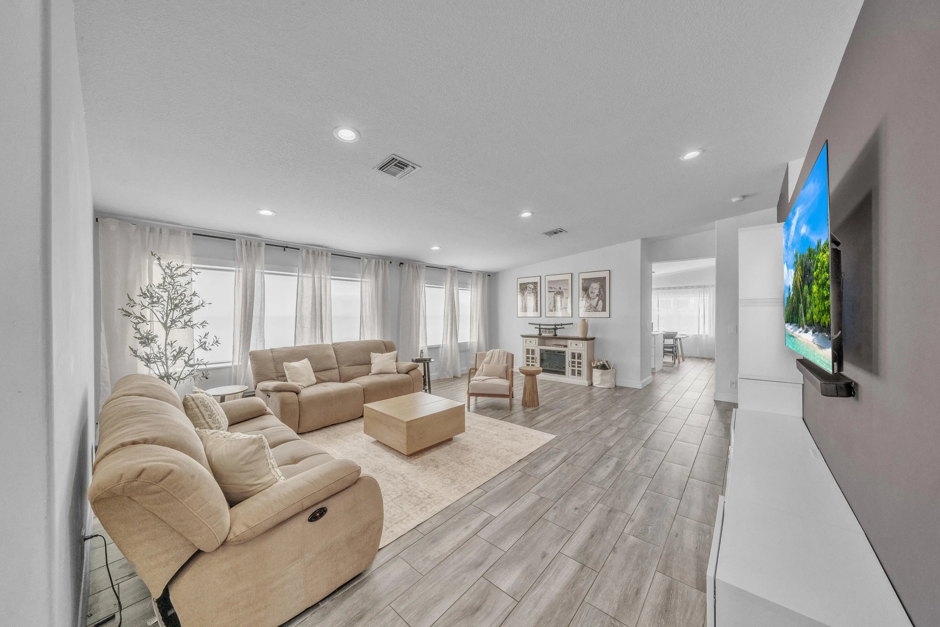 Bright & Spacious Living​​‌​​​​‌​​‌‌​‌‌​​​‌‌​‌​‌​‌​​​‌​​ Room