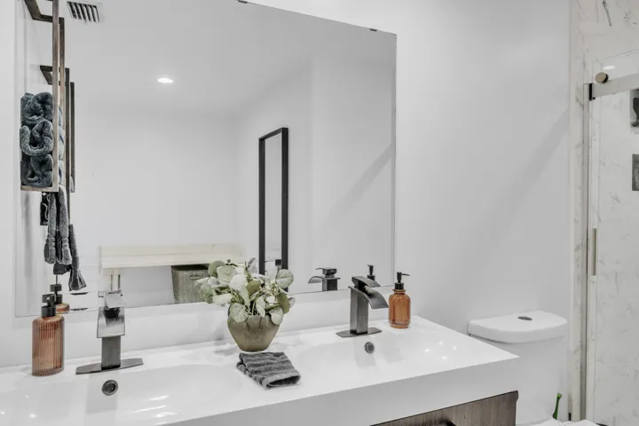 Contemporary & Elegant Fixtures